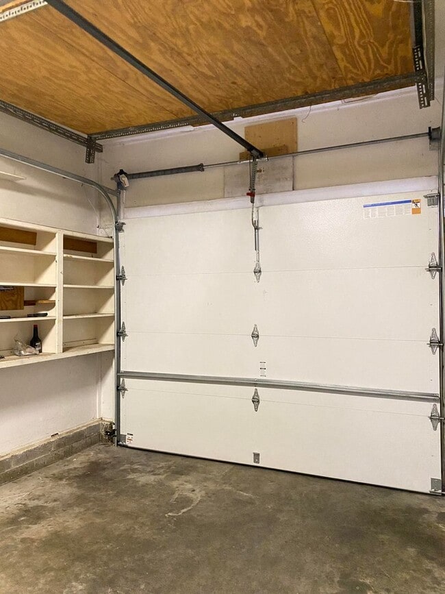 Building Photo - A wonderful 4-bedroom house in the Benson Gardens area - near Walmart Neighborhood Market, Asian ...