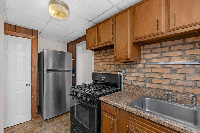 Building Photo - Charming 3-Bedroom Home with 1.5 Baths