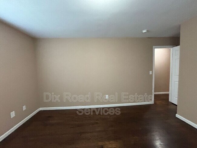 Building Photo - 601 Brelsford Ave