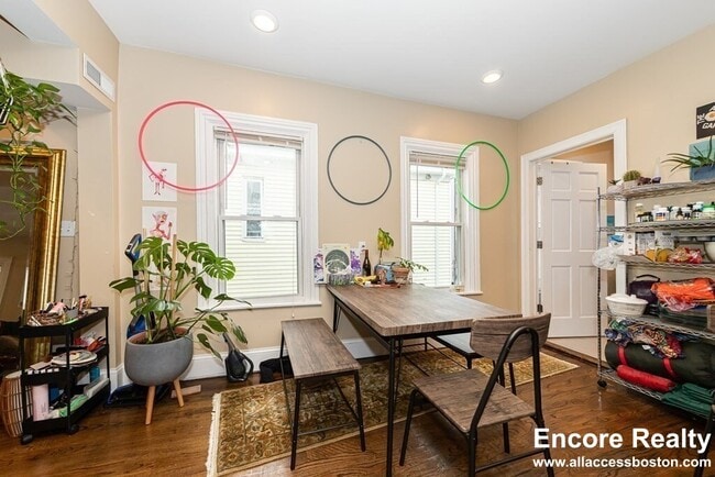 Building Photo - 1566 Tremont St