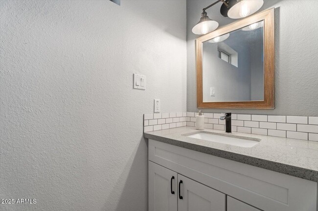 Building Photo - 8635 Via De Ln