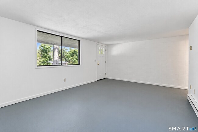 Building Photo - 19 Denlar Dr