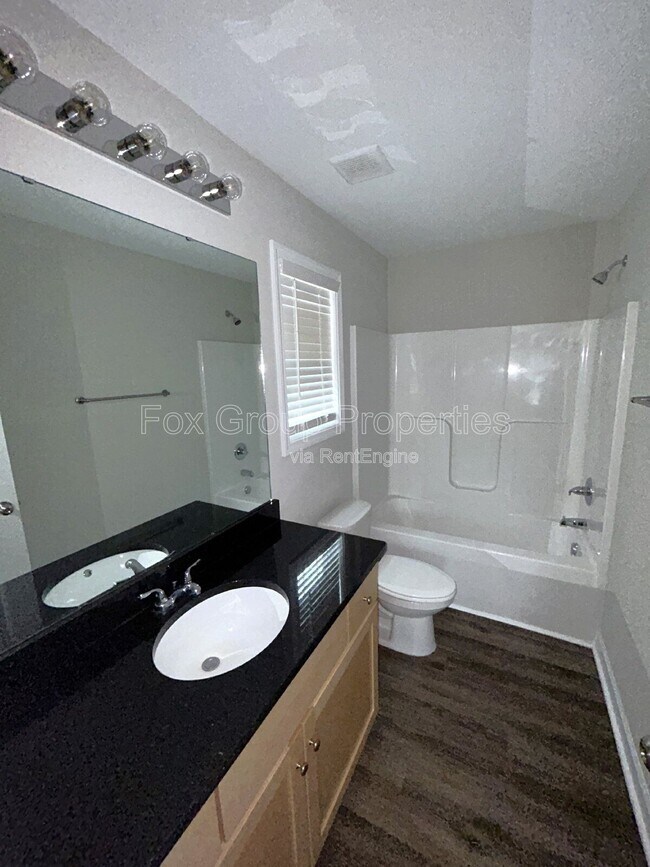 Building Photo - 566 Kirk St