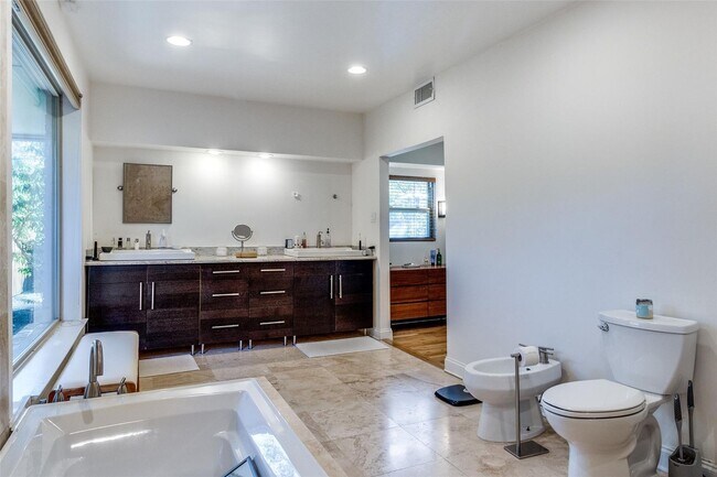 Building Photo - 7350 Fieldgate Dr