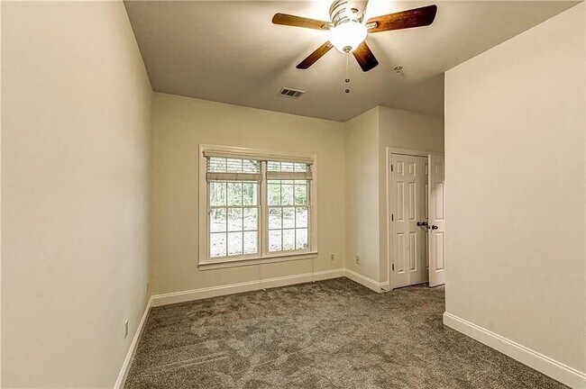 Building Photo - 12105 Stonebrook Cv