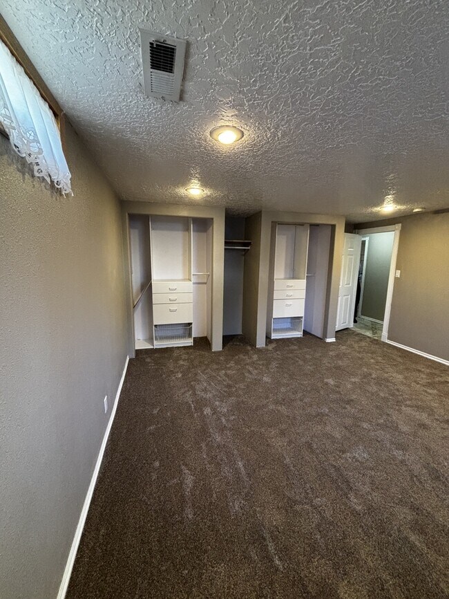 Building Photo - 157 N 400 W