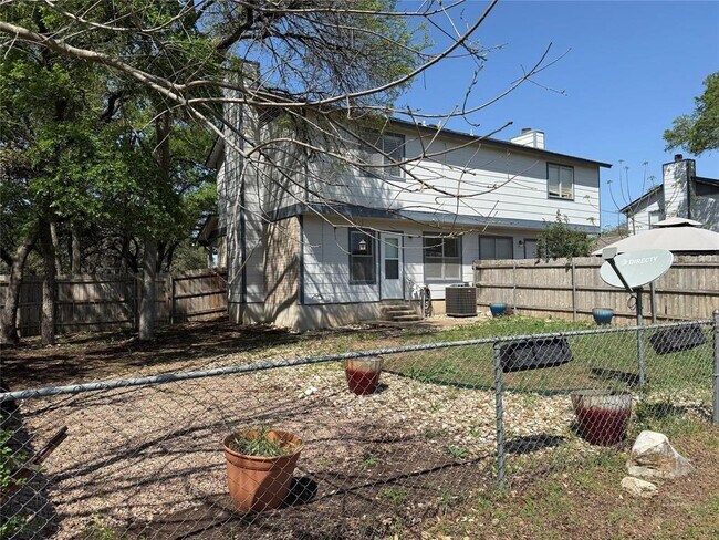 Building Photo - 6109 Parkwood Dr