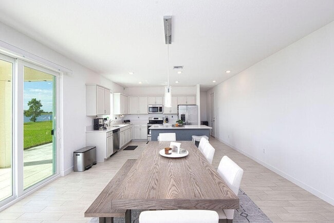 Building Photo - 12686 NW Copper Creek Dr