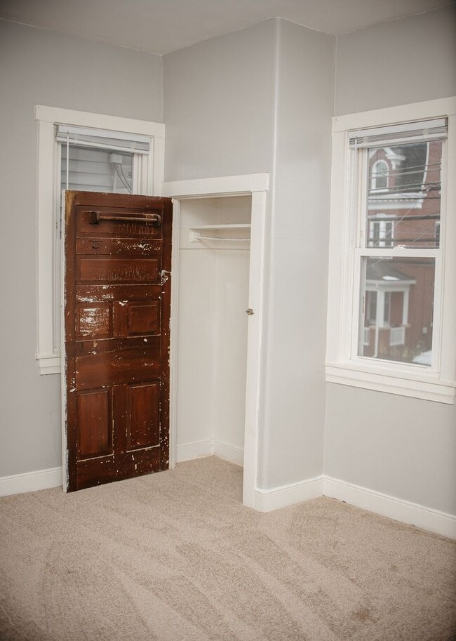 Building Photo - 26 E Main St