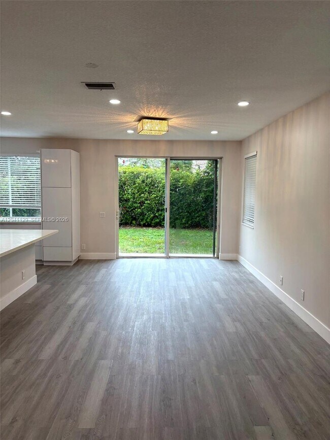Building Photo - 1528 Salerno Cir