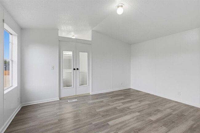 Building Photo - 376 Rae Ln