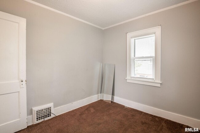 Building Photo - 4515 Drake Dr