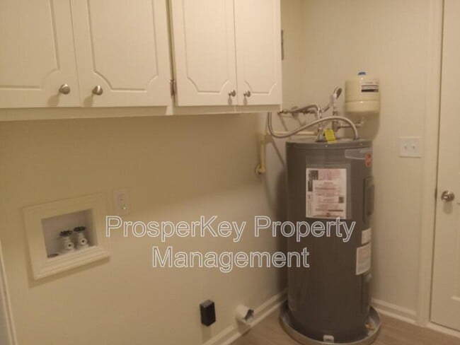 Building Photo - 9 Hidden Valley Ct