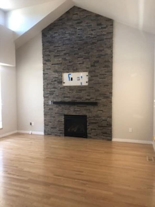 Building Photo - 2381 E Hecla Dr