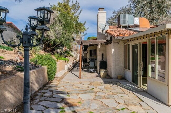 Building Photo - 2457 Swan Ln