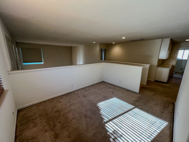 Building Photo - 4 Bedroom, 3 Bathroom Home in Heron Bay, S...