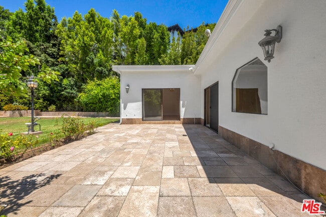 Building Photo - 11717 Chenault St