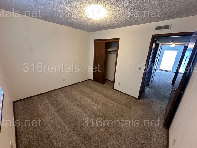 Building Photo - 351 E Marion Ct