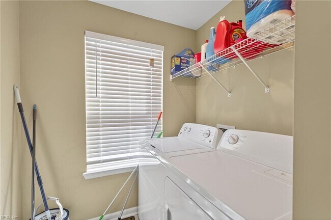 Building Photo - 1218 W Ocean View Ave