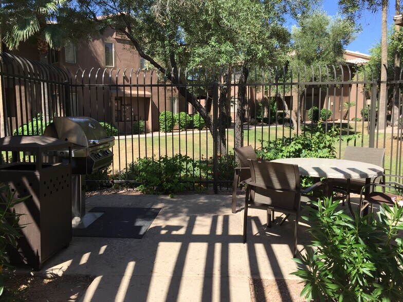 Building Photo - 7009 E Acoma Dr