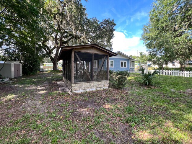 Building Photo - 2277 - McIntosh
