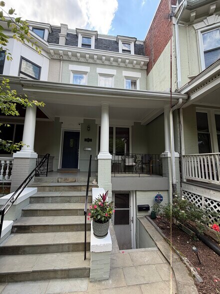 Building Photo - 1830 Ontario Pl NW