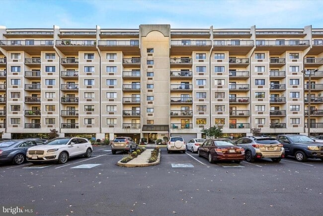 Building Photo - 800 Avondale Rd