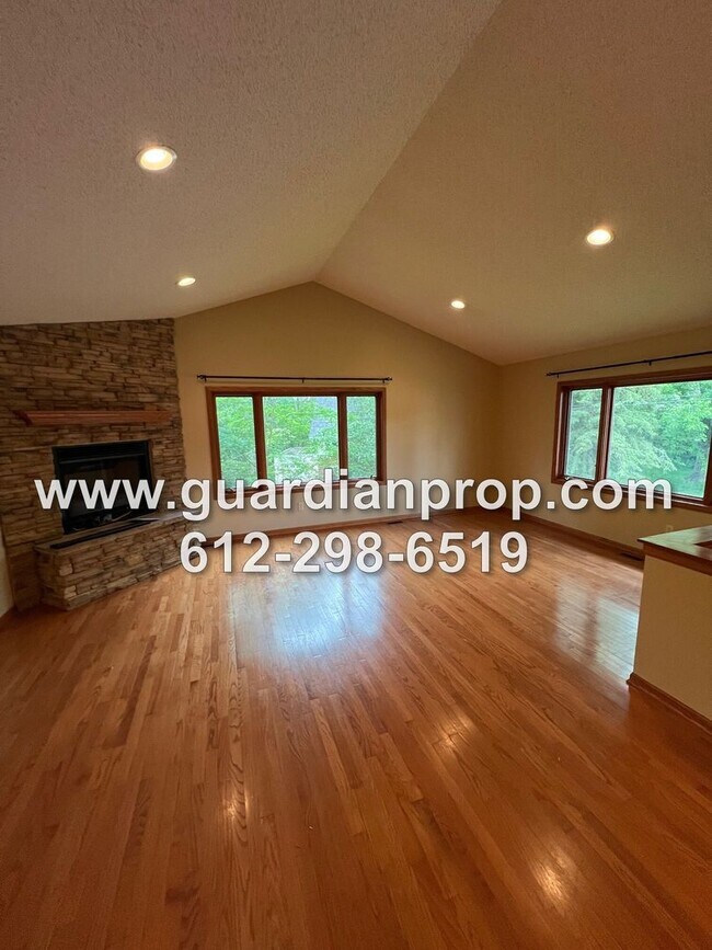 Building Photo - Mahtomedi House Available Now, Open Floor Plan, Master Suite, 2 Fireplaces, Deck