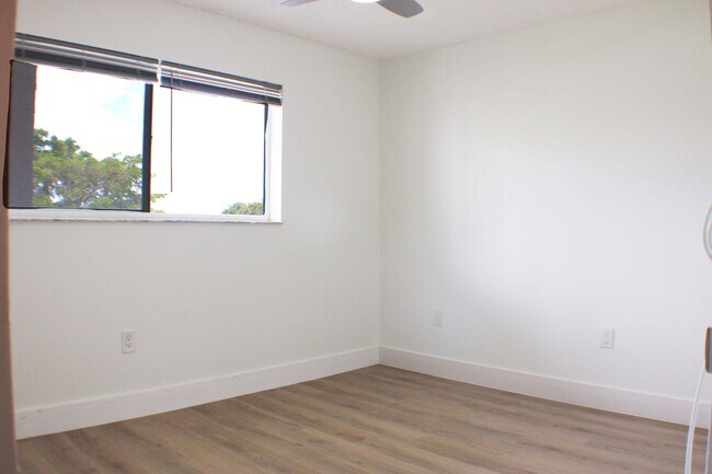 Building Photo - 8130 Sunrise Lakes Blvd