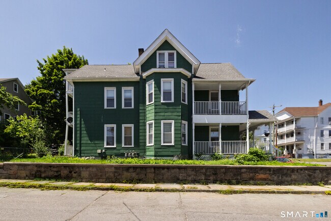 Building Photo - 95 Sunnyside Ave