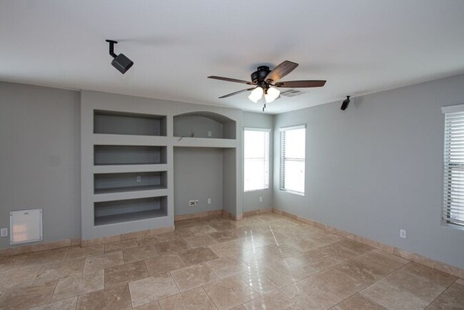 Building Photo - Welcome to this stunning 4 bedroom, 2.5 ba...