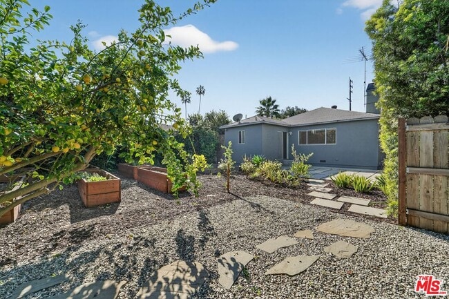 Building Photo - 2436 Walnut Ave