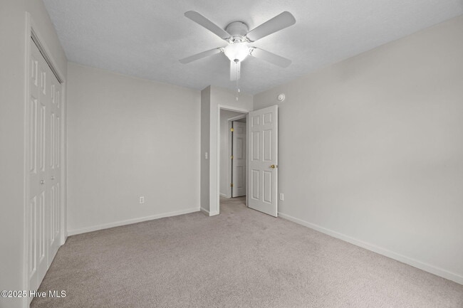 Building Photo - 105 Providence Dr