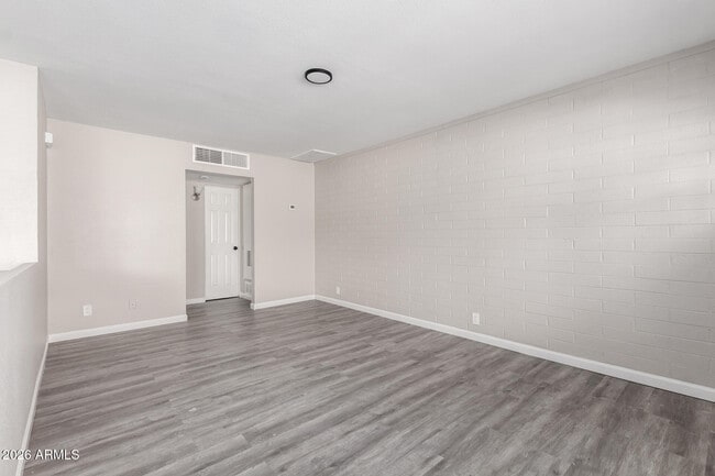 Building Photo - 405 S Priest Dr