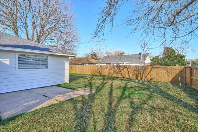 Building Photo - 6527 Zapata Dr