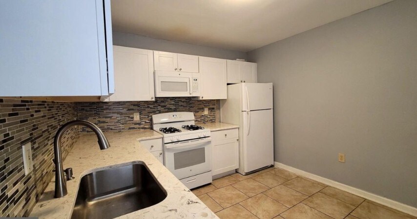 Building Photo - 122 N Scott St