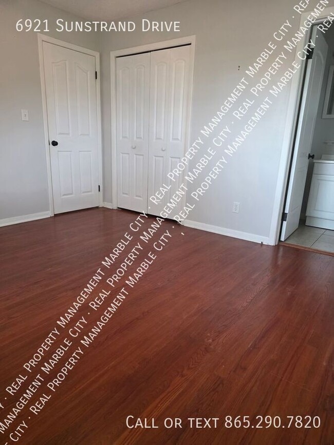 Building Photo - 6921 Sunstrand Dr