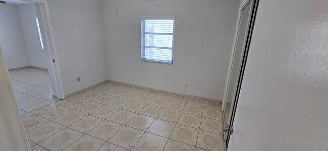 Building Photo - 2787 SW 34th Ct