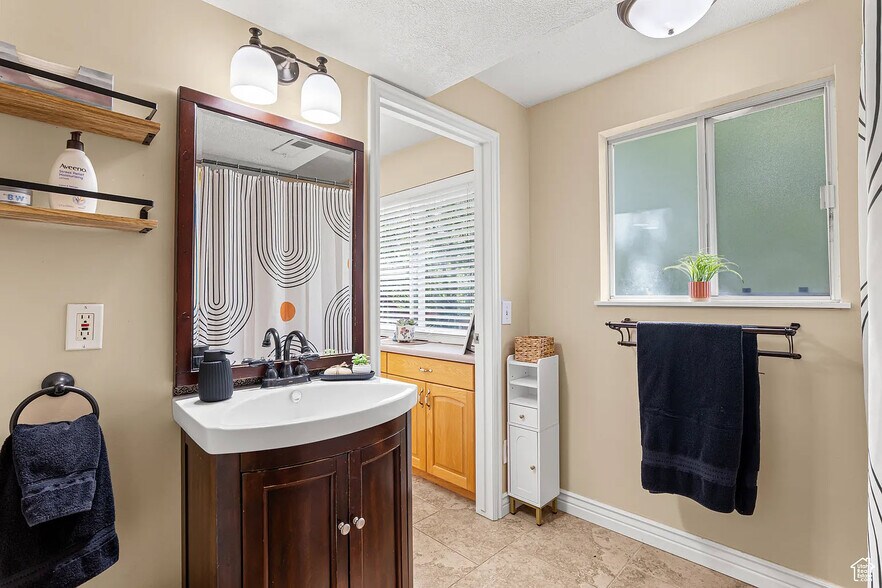 Bathroom - 11770 S Dry Creek Rd