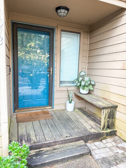 Building Photo - 1073 Chinquapin Ln