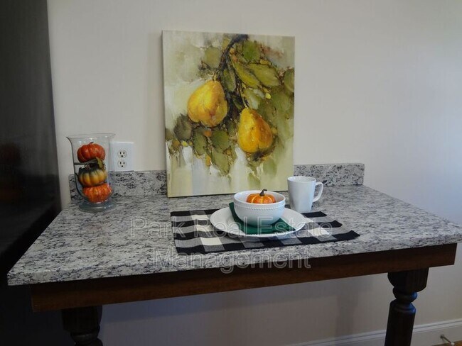 Building Photo - 602 Hillsborough Rd