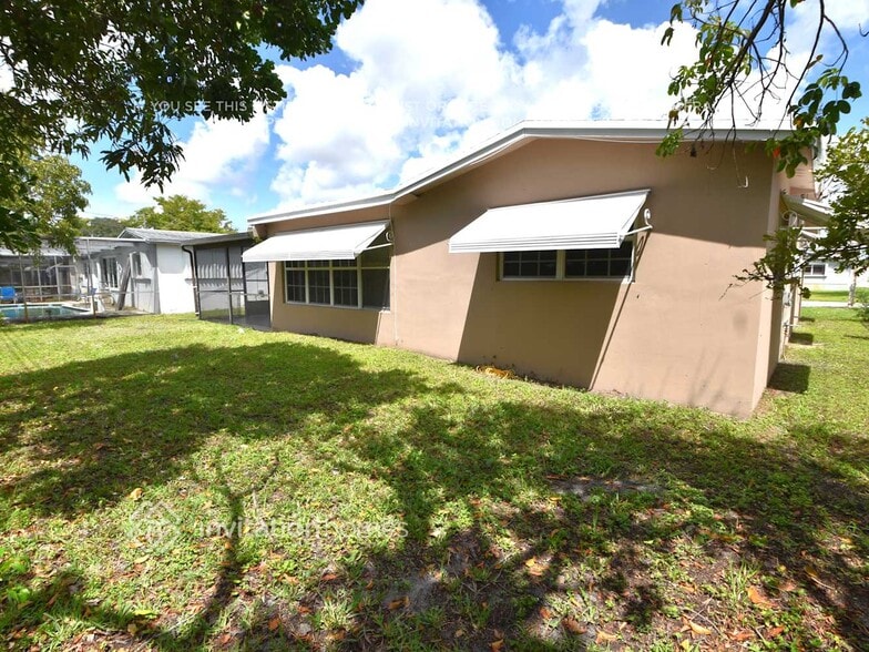 Building Photo - 7630 Coral Blvd