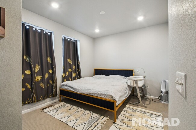 Building Photo - Charming 3BR Townhome in Castle Pines