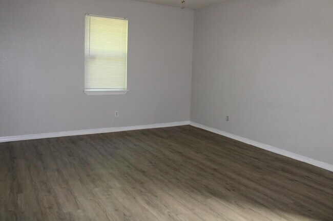 Building Photo - 1823 Smoke Tree Ln
