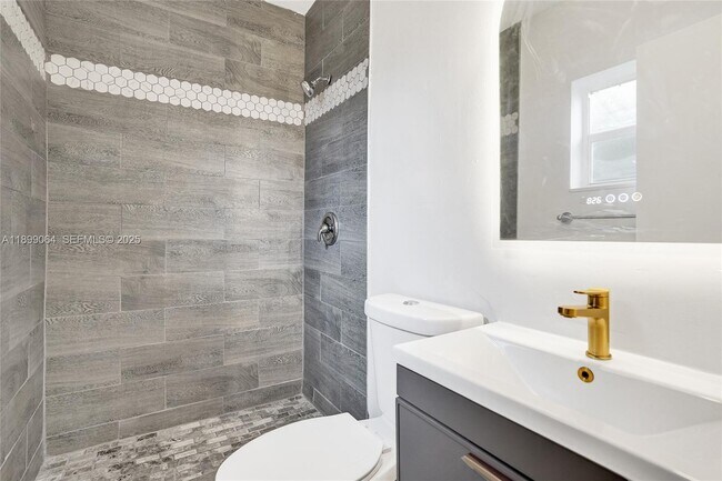 Building Photo - 6860 SW 18th Ct