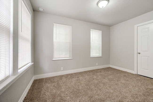 Building Photo - 817 East Dr