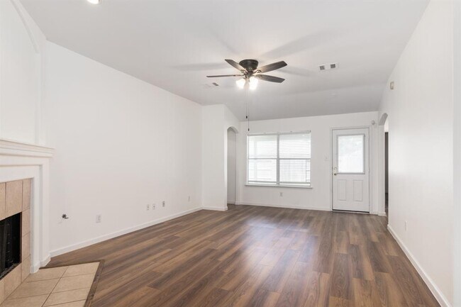 Building Photo - 32350 Cross Spring Park Ln