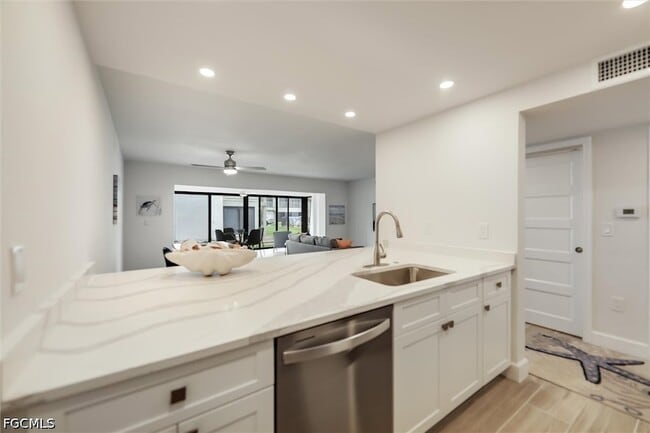 Building Photo - 760 Sextant Dr