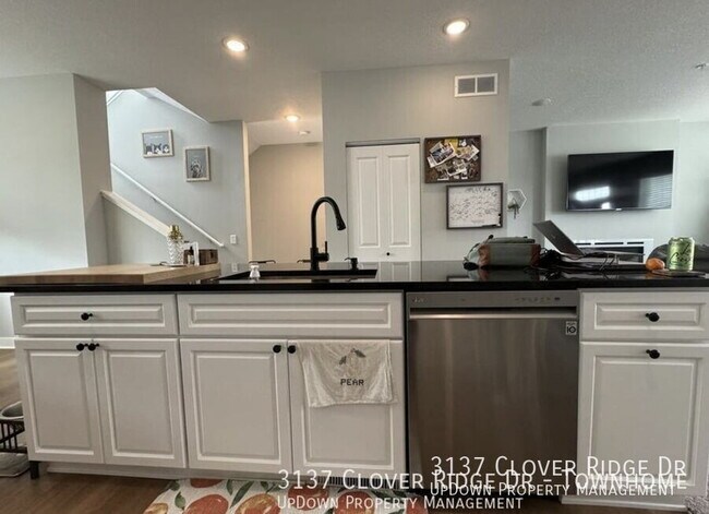 Building Photo - 3137 Clover Ridge Dr