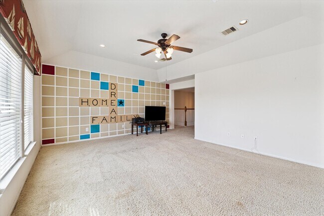 Building Photo - 2088 Silverthorn Ln